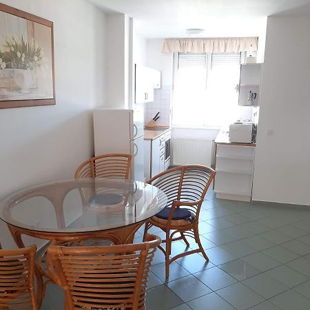Max Thermal Apartman Heviz Bagian luar foto