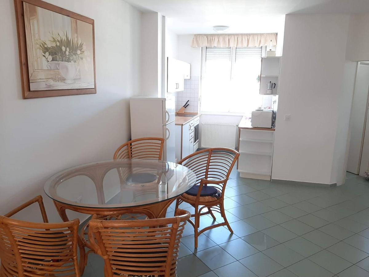 Max Thermal Apartman Heviz Bagian luar foto