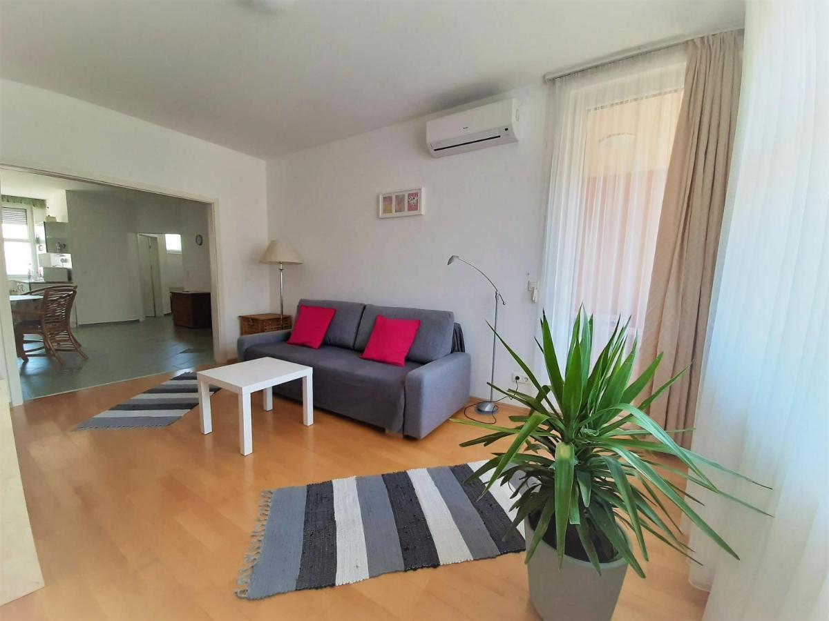 Max Thermal Apartman Heviz Bagian luar foto
