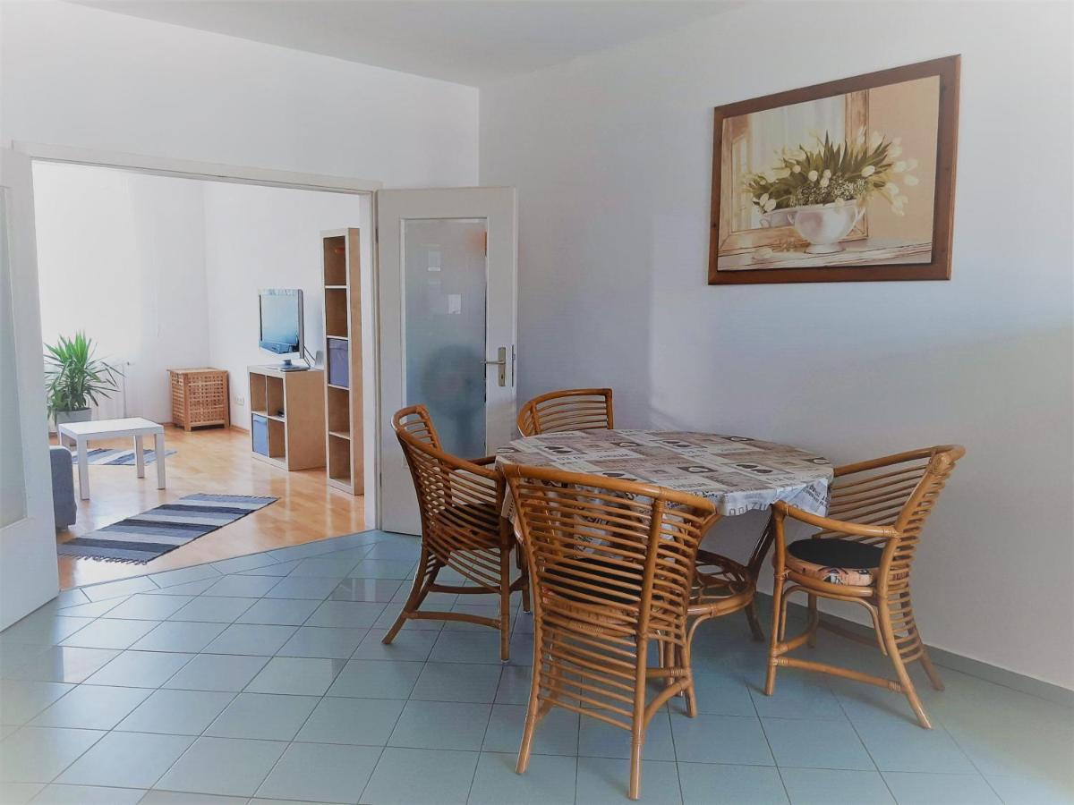 Max Thermal Apartman Heviz Bagian luar foto