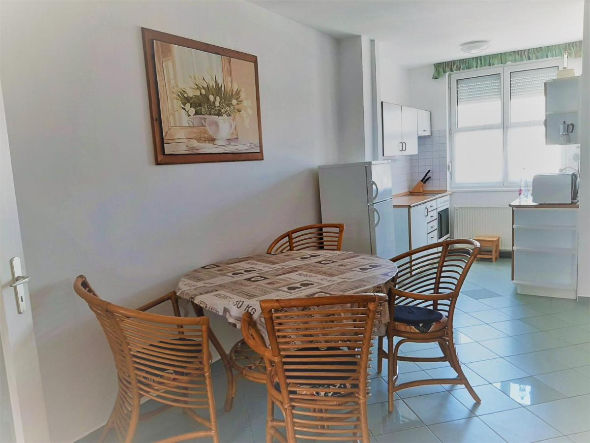 Max Thermal Apartman Heviz Bagian luar foto