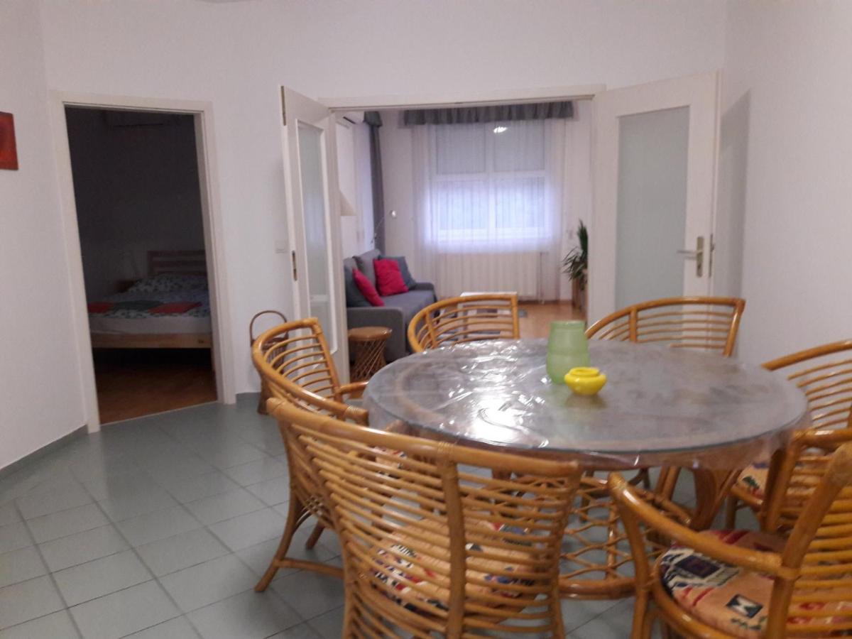 Max Thermal Apartman Heviz Bagian luar foto